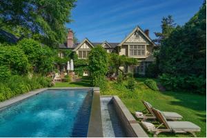 The Baker House 1650 (Photo Credit: ©mixmediaplus)