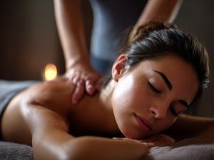 Immerse yourself in complete calm. A massage that restores lightness and inner balance.
