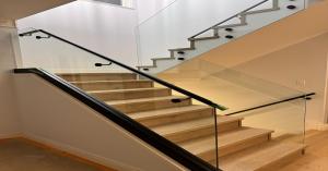 Seamless glass railing