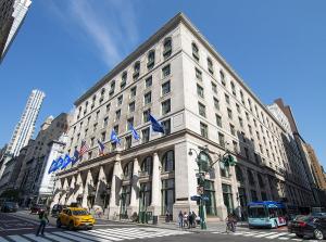 Exterior view of Hart David Carson LLP’s New York office at 390 Fifth Avenue, Suite 802, a historic Midtown Manhattan building near the Empire State Building.