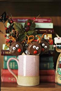 The Less Famous Reindeer Pops