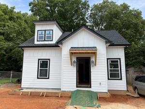 hite James Hardie® siding on a newly built home, installed by Hatch Homes in North Carolina.