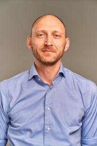 headshot image of Dr. Erik Klok