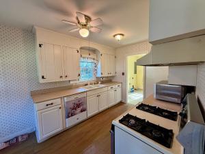 3BR/1BA home on .25+/- acre lot in the Grandview subdivision of Culpeper, VA. The single level home measures 884 +/- sf., and features an eat-in kitchen (all appliances convey), living room, utility room. Hardwood flooring (under carpet in some rooms); carpet throughout