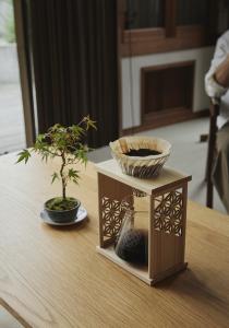 Lifestyle of AYA lightwood stand for coffee.