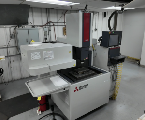 (Lot 40) Mitsubishi Electric EA8S Advance Sinker EDM