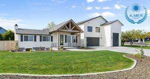 A high end residential setting shows the concept of Icarus Wellness and Recovery in Boise offers Joint Commission-accredited inpatient rehab alongside a full complement of outpatient services