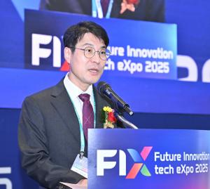 Acting Mayor Jeong-gi Kim of Daegu delivering a speech at the opening ceremony of FIX 2025