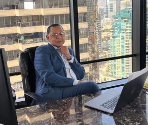 Jeff in his office in San Diego. Photo: Jeff Belle.