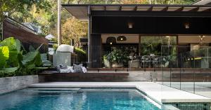 Stunning Wet Edge Lap Pool Design in Sydney Australia