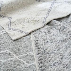 Luxury home accessories Dubai featuring elegant white rugs