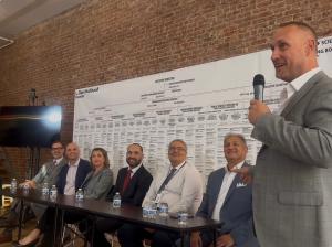 Zoltan Dicso speaking to businessmen from across the US about his success.