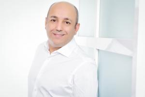 Emanuell Charis, spiritual visionary and prophecy author, presenting his new insights and prophecies in Düsseldorf, Germany.