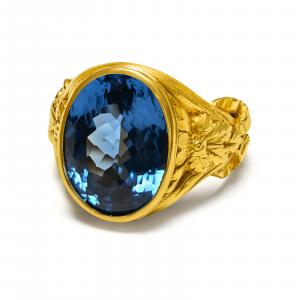 Antique Blue Topaz 18K Yellow Gold Ring