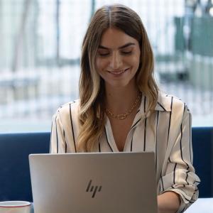 Lady in a coffee shop with HP Laptop