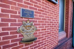 7-bedroom, 4.5-bath Victorian residence sits on a .27± acre lot and includes a detached 1BR/1BA guest cottage/office, a detached pool house with garage/carriage house, and a beautiful courtyard with an in-ground saltwater pool.