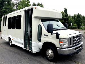 E 450 Wheelchair Bus