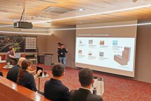  STRATIO, INC.’s meet-up session in progress