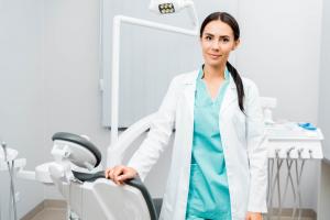 how much do dentists make in Ireland?
