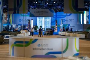 Hewlett Packard Amplify event staged by powerhouse design firm EMC3 with stage rental hardware by Smartstage