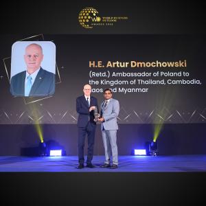 Chief Guest H. E. Artur Dmochowski, (Ret.) Ambassador of Poland to the Kingdom of Thailand, Cambodia, Laos and Myanmar receiving the felicitation from Mr Shankar Shivaprasad, MD of WBO.