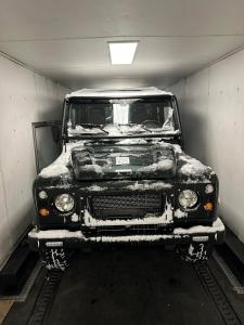 Land Rover Defender - Enclosed Transport Service