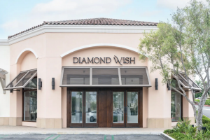 The exterior of Diamond Wish retail store located at 844 Avocado Avenue, Newport Beach, California, where luxury meets exceptional service in the heart of the Corona del Mar Plaza