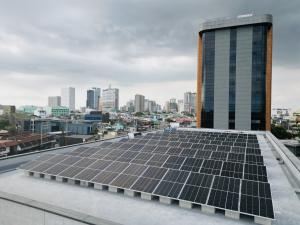 Commercial rooftop solar panel installation in Metro Manila, Philippines, showing urban renewable energy infrastructure by Solaren.