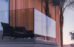 frameless glass railing.