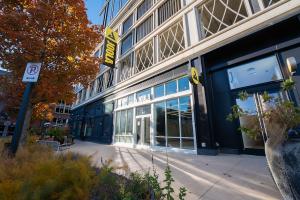 Image taken outside of the JOOLA Signature Store.