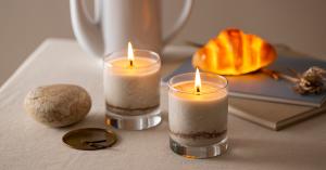 A warm, paraffin-free candle scented with real croissant aroma extract, paired naturally with Pampshade’s signature Croissant Bread Lamp.